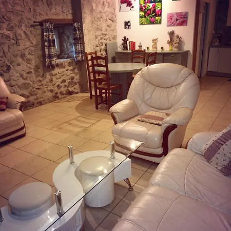De L'escrinet Nyaraló