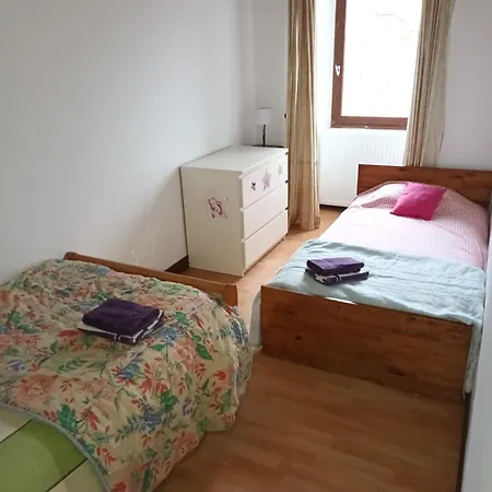De L'escrinet Nyaraló